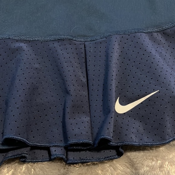 Nike Dri-Fit tennis skirt - Picture 4 of 8